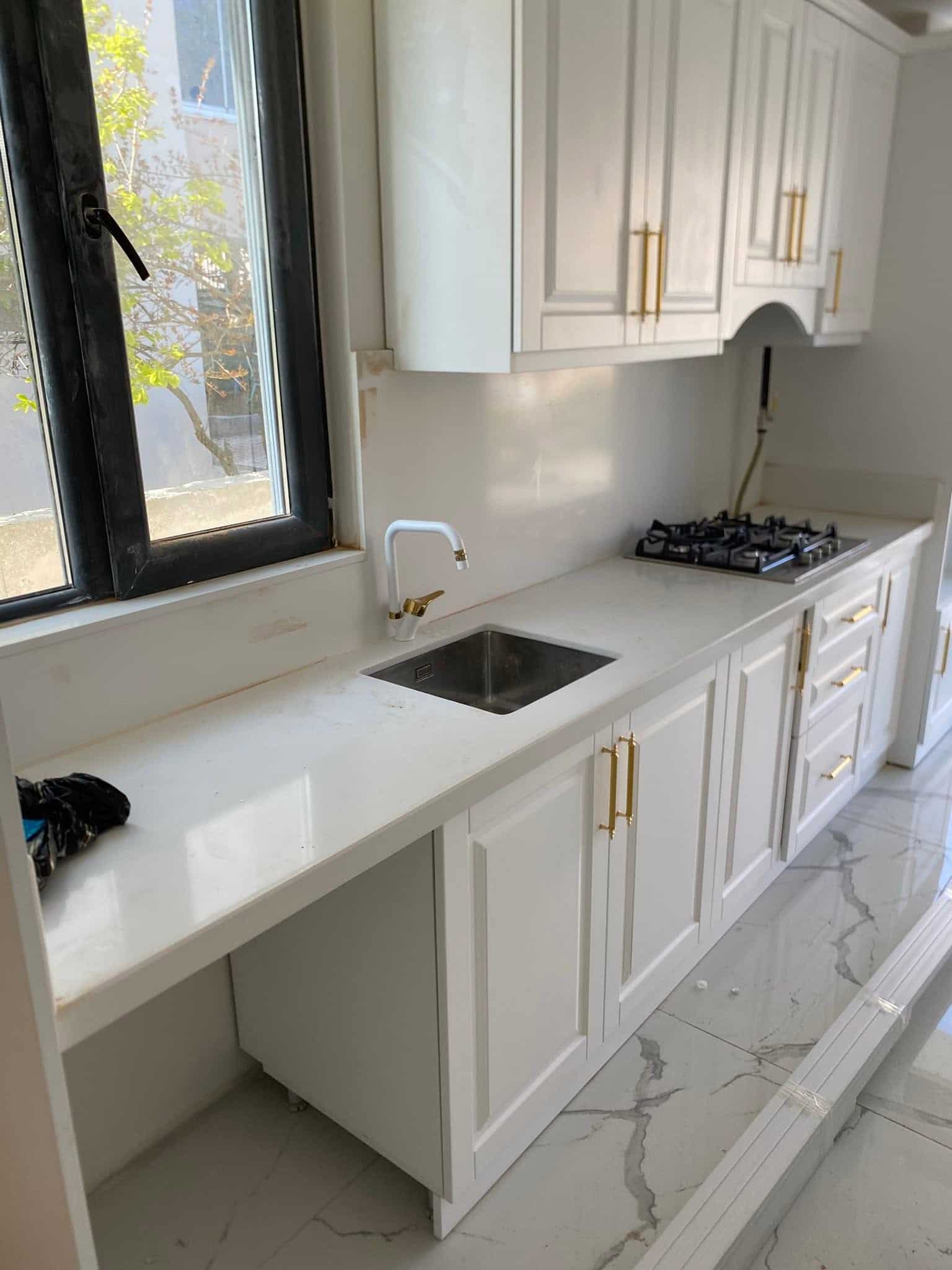 Yumurtalık vana ve boru bağlantısı